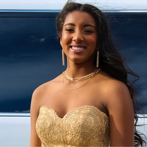 Excellent condition Gold Prom sz woman’s sz 4